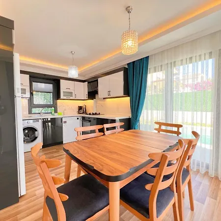 Mert 4 Bdr Private Pool Vilă Fethiye