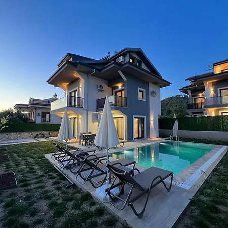 Mert 4 Bdr Private Pool Vilă *